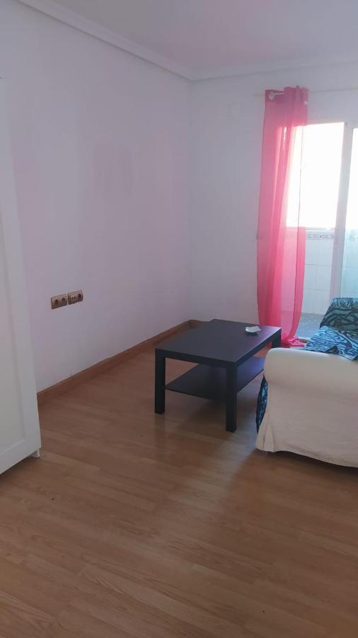 Apartamento De 3 Dormitorios Por Entrevias Madrid Exteriér fotografie